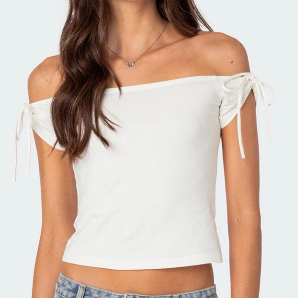 Edikted Off-Shoulder White Top